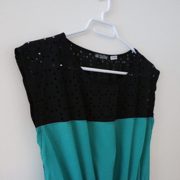 Color Block Fit and Flare Dress - Picture 2 of 4